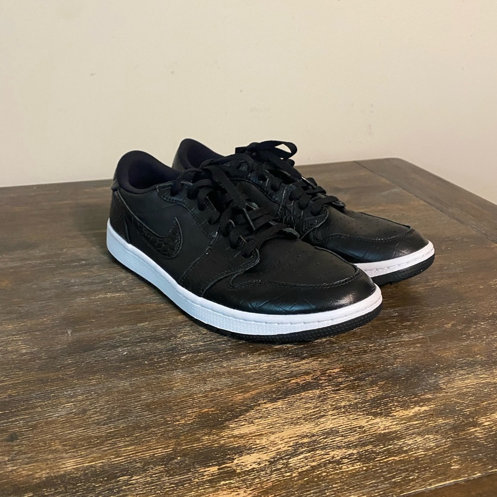 Jordan 1 low golf size 11 in great condition!